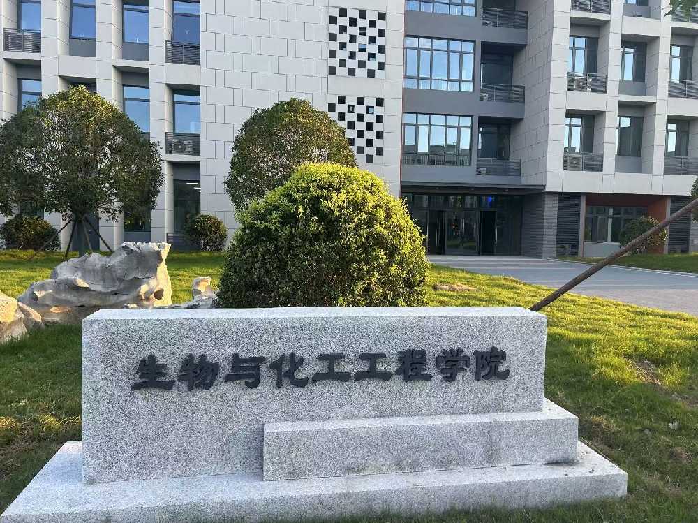 古塔区扬州职业大学体育场高杆灯项目
